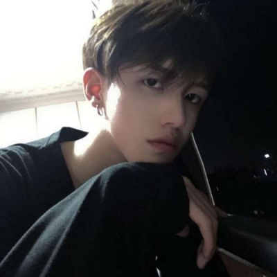 百变风格真实男生微信头像