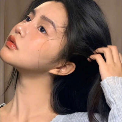 2025年女生真人微信头像