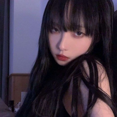 2025年最火的女生真人头像