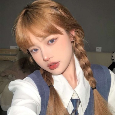 2025年最火女生高清头像图片