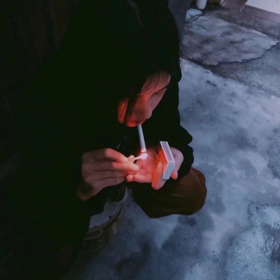 2025年最火的女生头像真人版图片