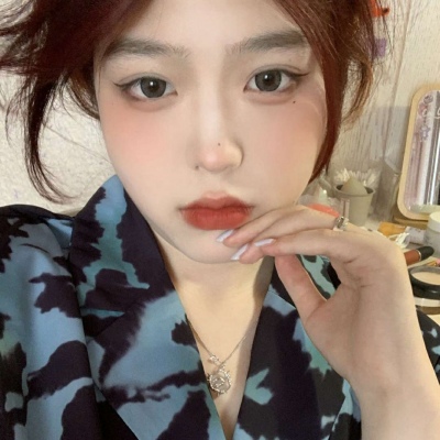 2025年最火女生真人头像