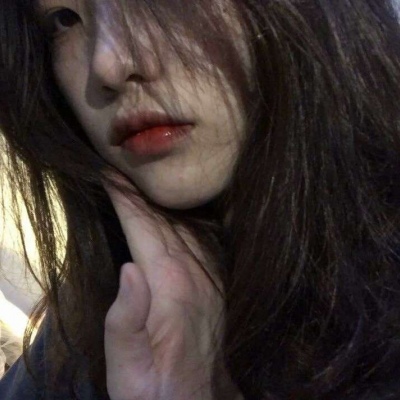 2025好看的流行照片女生头像图片