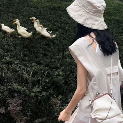 女生个性背影微信头像