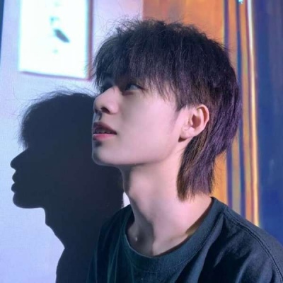 2025热门款帅气男生微信头像