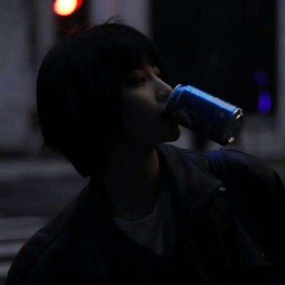2025男生迷茫头像