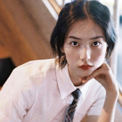 个性又迷人女生真人版微信头像