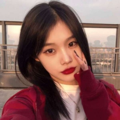 红色系真人高清女生微信头像