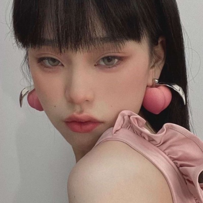 2025丧系女头