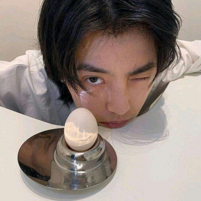 2025男生迷茫头像