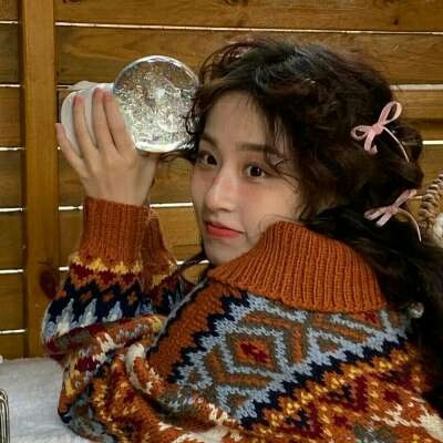 个性又迷人女生真人版微信头像