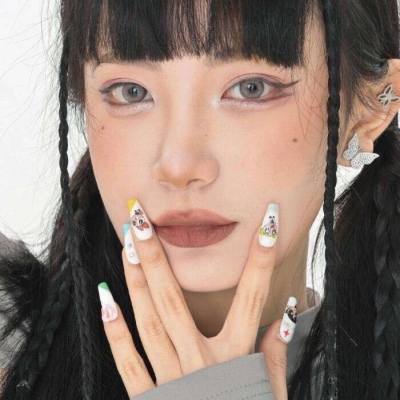2025年图片大全好看头像女