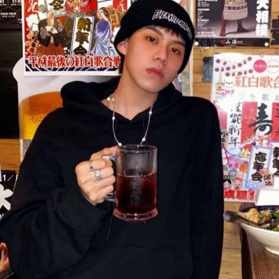 2025男生迷茫头像