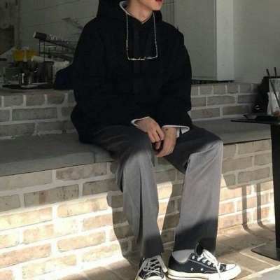 2025男生迷茫头像