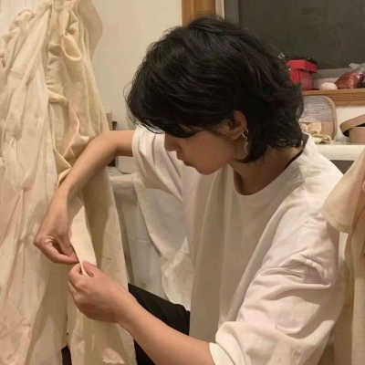 2025男生迷茫头像