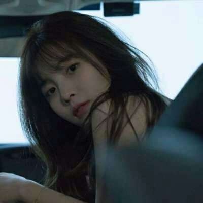 2025年真人女生头像流行高清图片