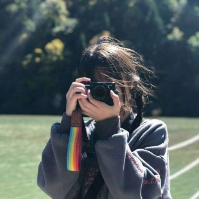 个性又迷人女生真人版微信头像