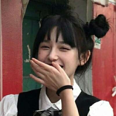 个性又迷人女生真人版微信头像