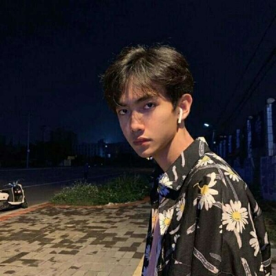 2025流行气质头像男