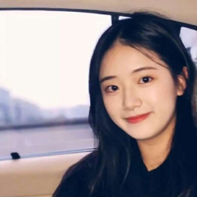 个性又迷人女生真人版微信头像