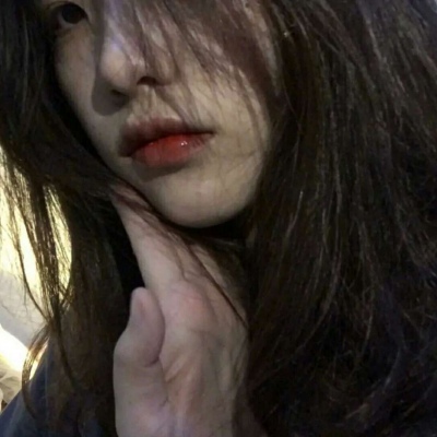 2025年头像伤感女