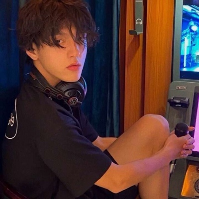 2025男生最火头像
