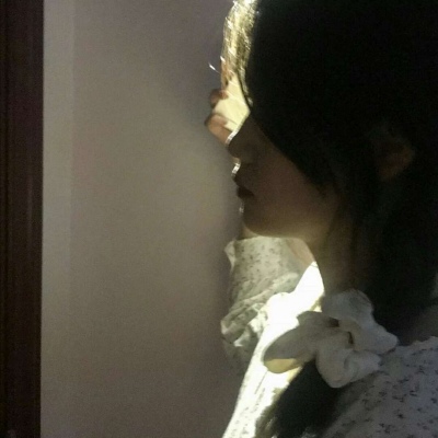 2025年头像伤感女