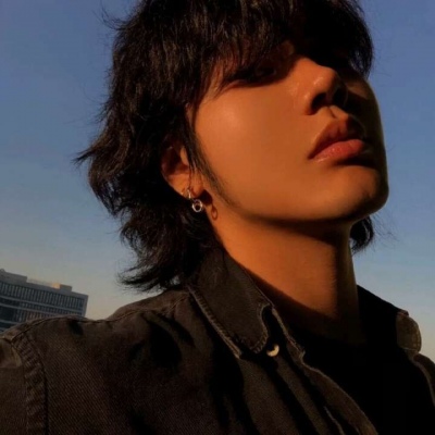 2025男生最火头像