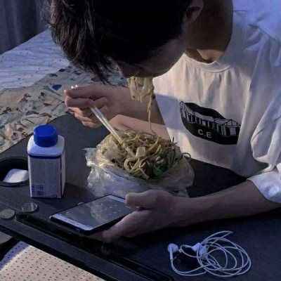 男生不露脸头像高清