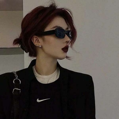 成熟稳重气质女照片头像