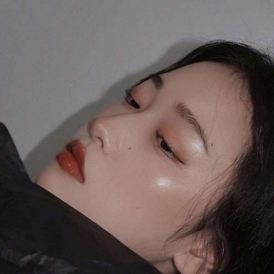 成熟稳重气质女照片头像