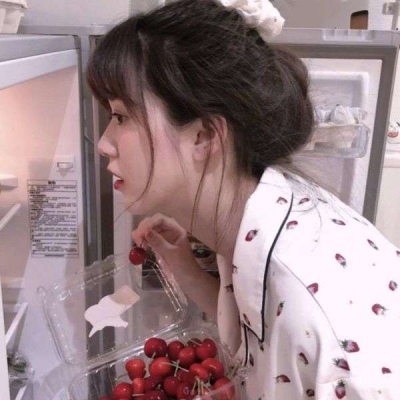 2025年流行高清好看的潮流微信头像女
