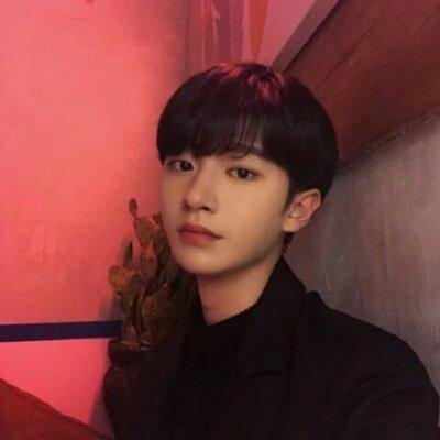 红色系高清真人男生超酷头像