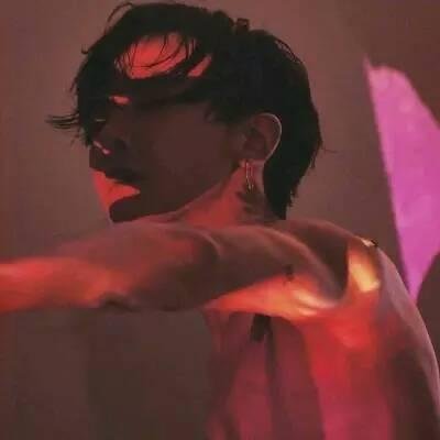 红色系高清真人男生超酷头像
