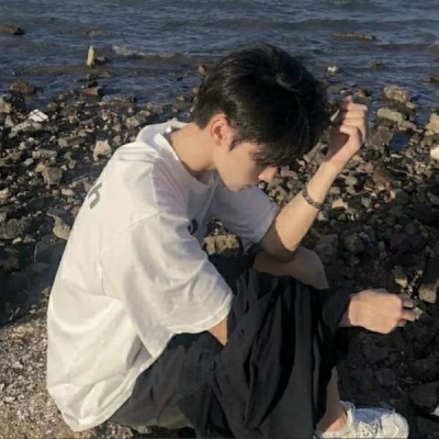 男生不露脸头像高清