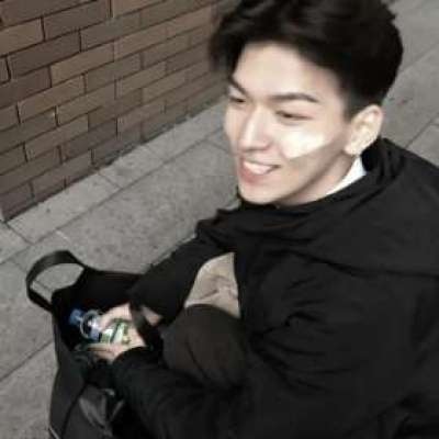 痞帅男生真人高清微信头像