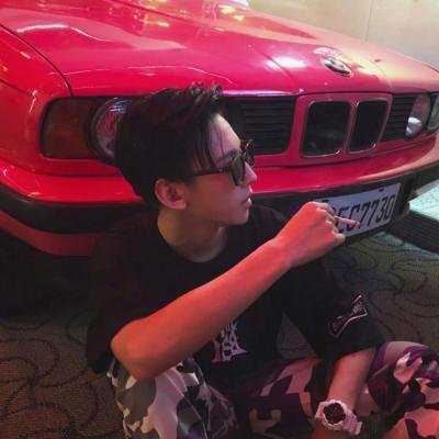 红色系高清真人男生超酷头像