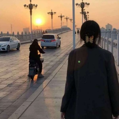 成熟稳重气质女照片头像