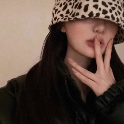 2025年最火头像真人女生照片