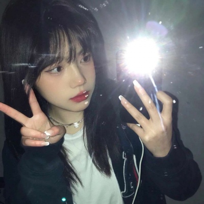 2025年女生微信真人头像新潮流
