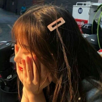 2025新版微信头像女生真人照片大图