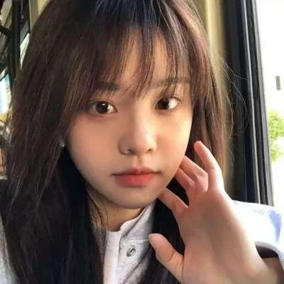 2025年流行微信头像女生照片
