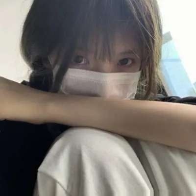 2025年流行微信头像女生照片