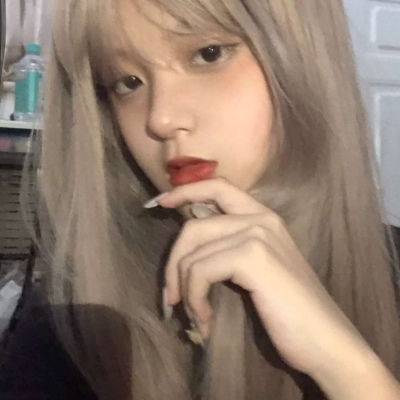 2025年最好看的女生头像真人版图片