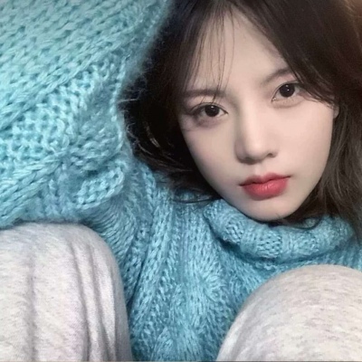 真人简单高清女生微信头像