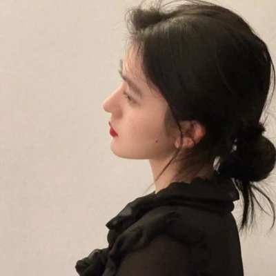 2025年最好看的女生头像真人版图片