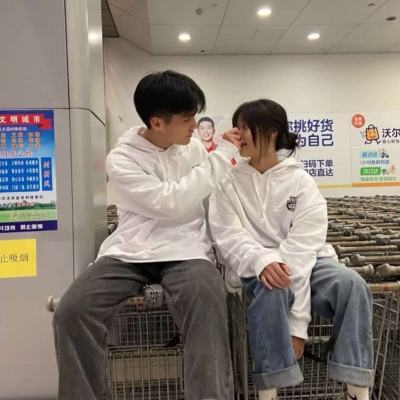 2025年情侣网图双人头像图片