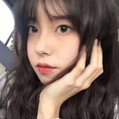 2025年流行微信头像女生照片