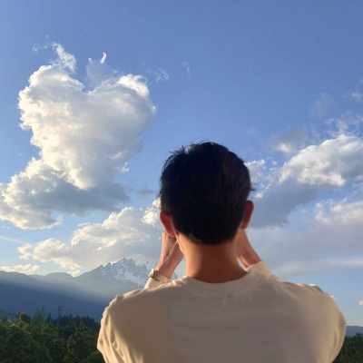 青年真人情侣头像一对两张