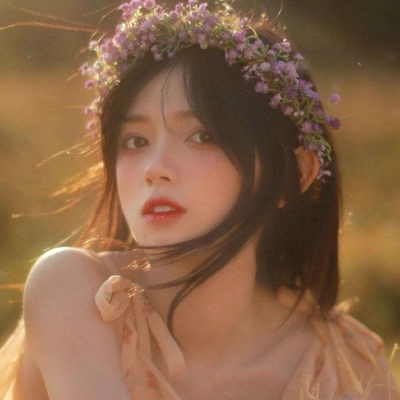 2025年最好看的女生头像真人版图片